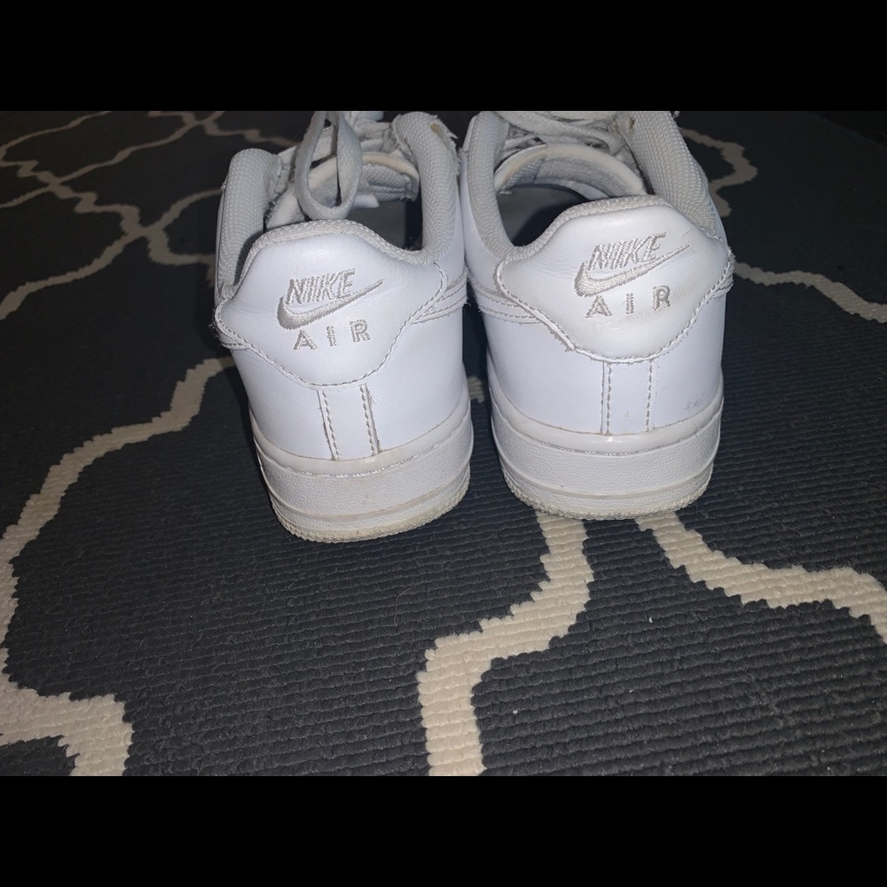 White Nike Air Force one size 5.5 Y (size 7 in W)